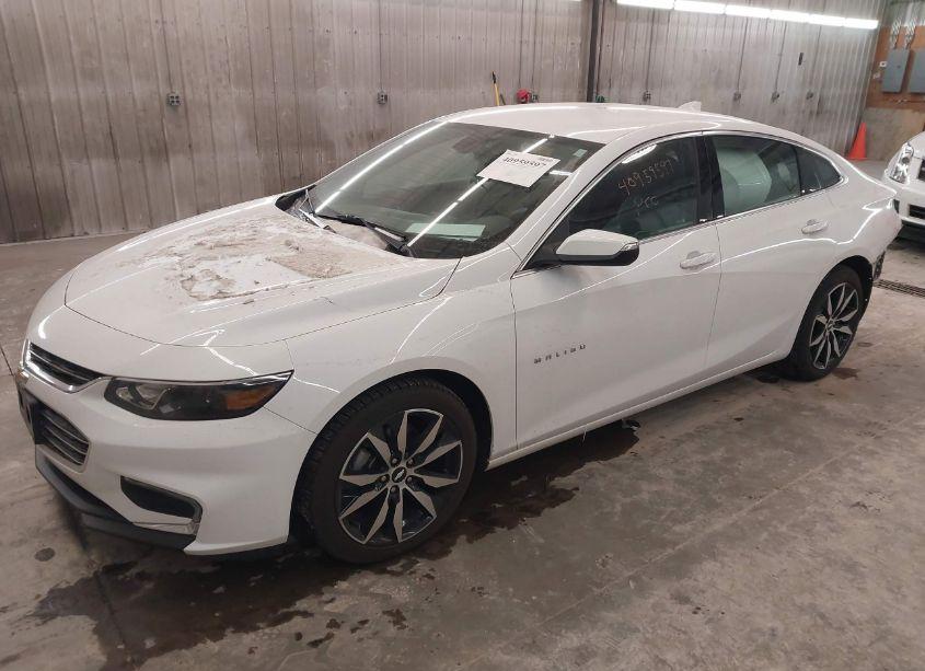 Photo 2 of 2018 Chevrolet Malibu LT (VIN 1G1ZD5ST9JF285482)