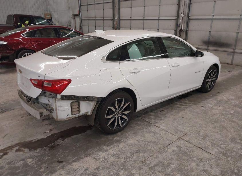 Photo 4 of 2018 Chevrolet Malibu LT (VIN 1G1ZD5ST9JF285482)