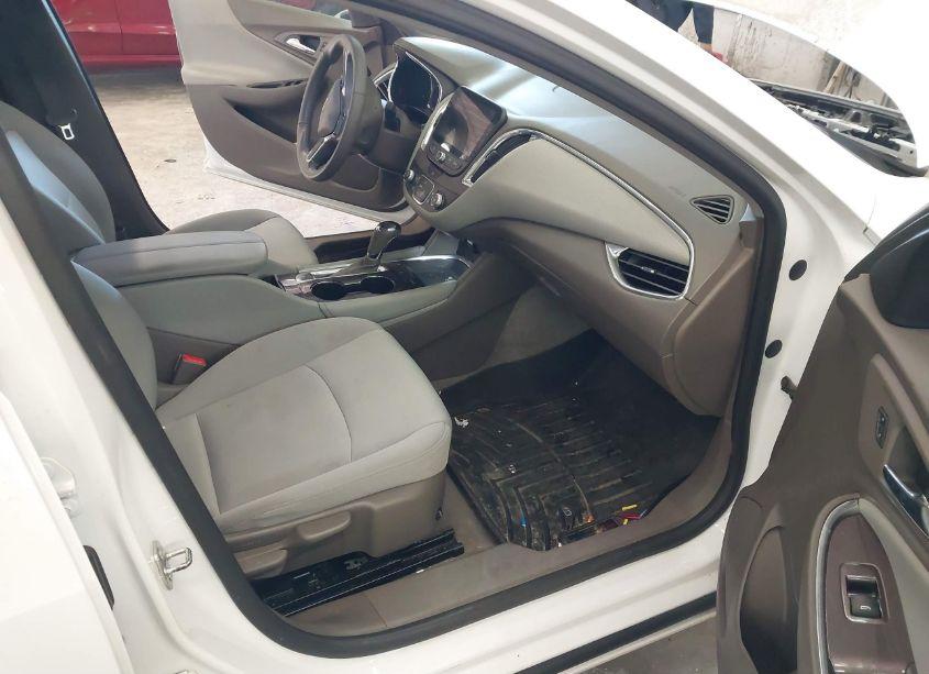 Photo 5 of 2018 Chevrolet Malibu LT (VIN 1G1ZD5ST9JF285482)