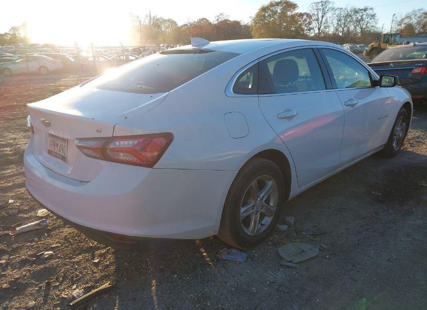 Photo 4 of 2019 Chevrolet Malibu LT (VIN 1G1ZD5ST9KF105144)