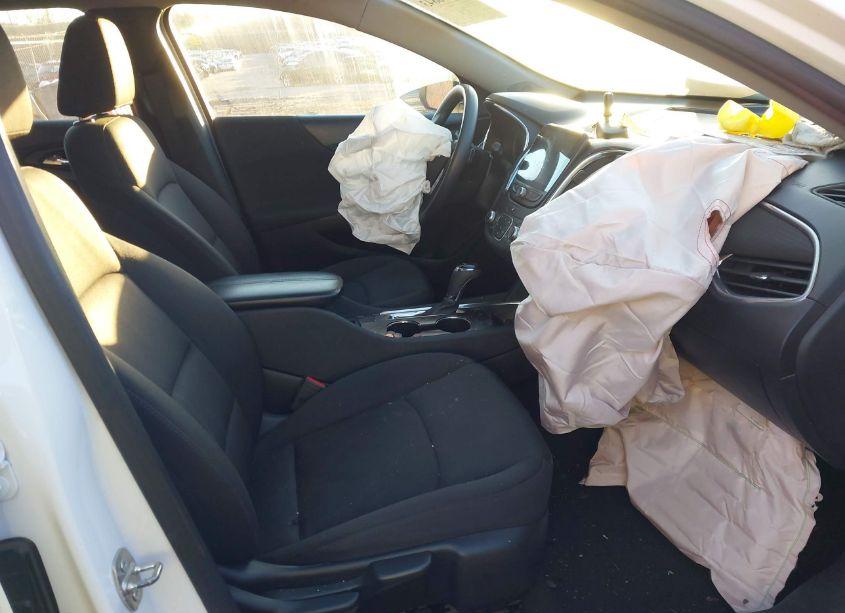 Photo 5 of 2019 Chevrolet Malibu LT (VIN 1G1ZD5ST9KF105144)