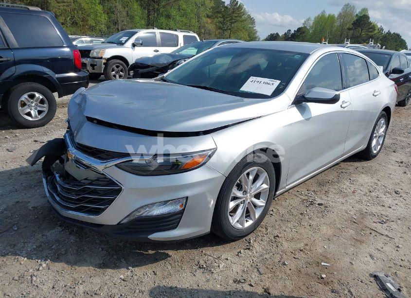 Photo 2 of 2019 Chevrolet Malibu LT (VIN 1G1ZD5ST9KF107136)