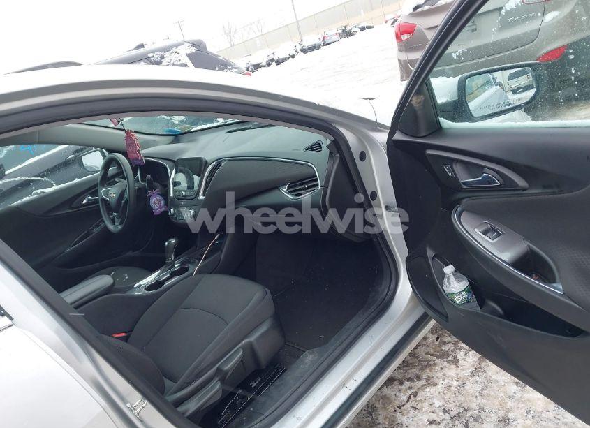 Photo 5 of 2019 Chevrolet Malibu LT (VIN 1G1ZD5ST9KF119206)