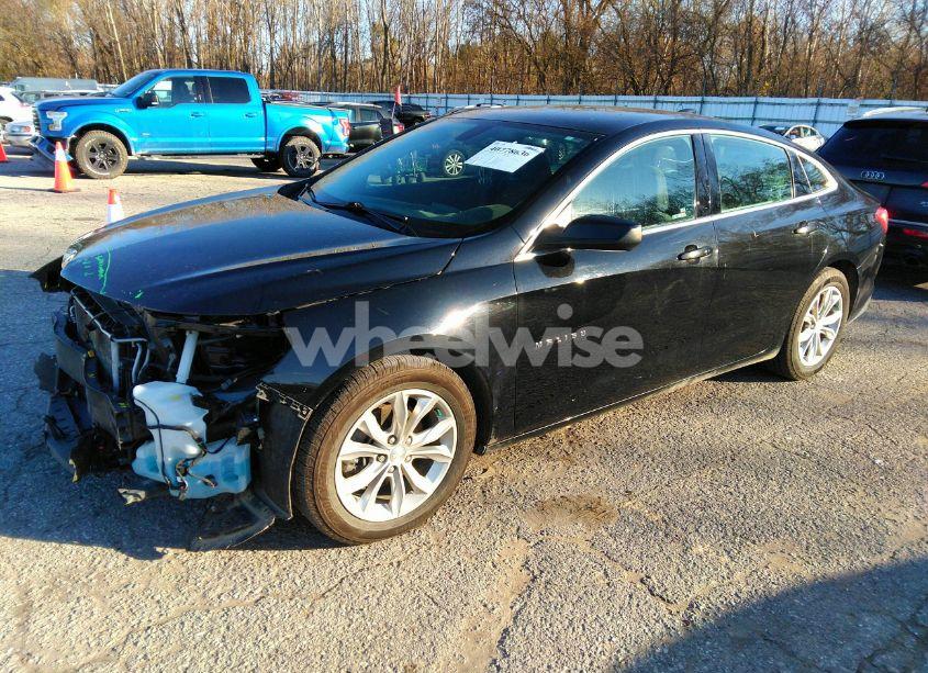 Photo 2 of 2019 Chevrolet Malibu LT (VIN 1G1ZD5ST9KF129895)