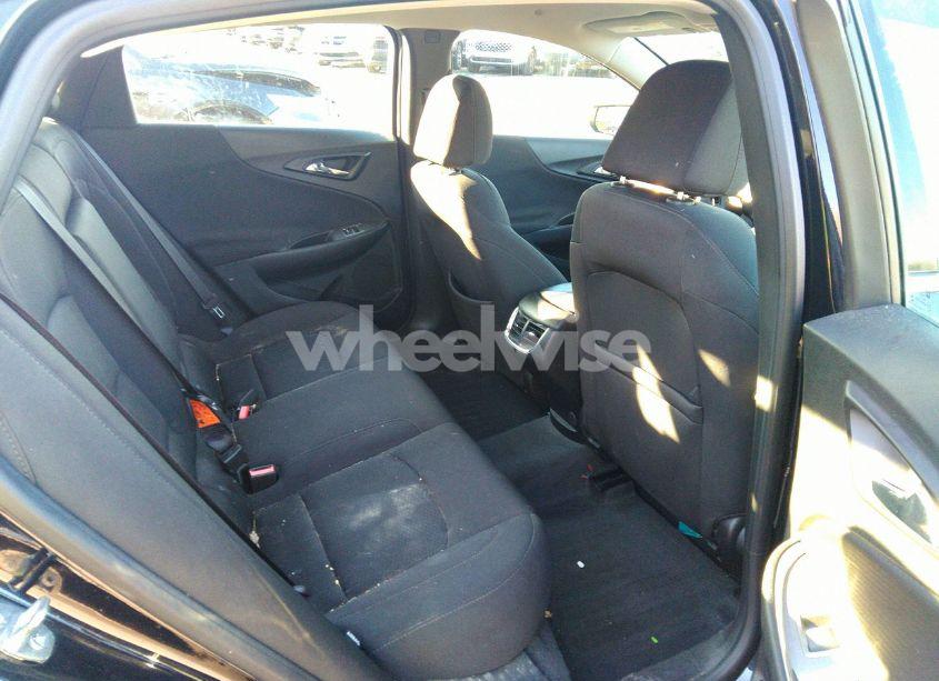 Photo 8 of 2019 Chevrolet Malibu LT (VIN 1G1ZD5ST9KF129895)