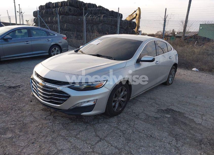 Photo 2 of 2019 Chevrolet Malibu LT (VIN 1G1ZD5ST9KF130383)