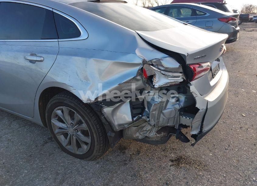 Photo 6 of 2019 Chevrolet Malibu LT (VIN 1G1ZD5ST9KF130383)