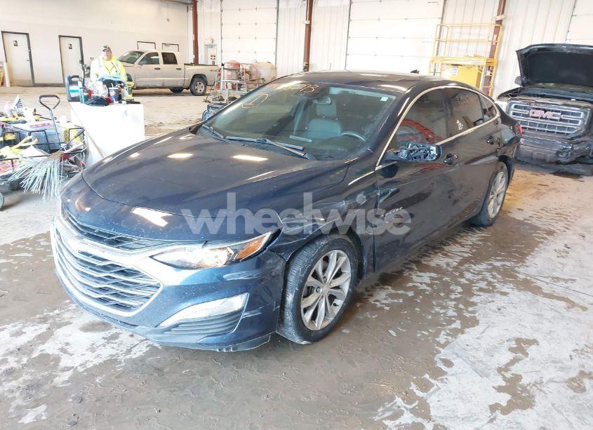 Photo 2 of 2019 Chevrolet Malibu LT (VIN 1G1ZD5ST9KF132781)