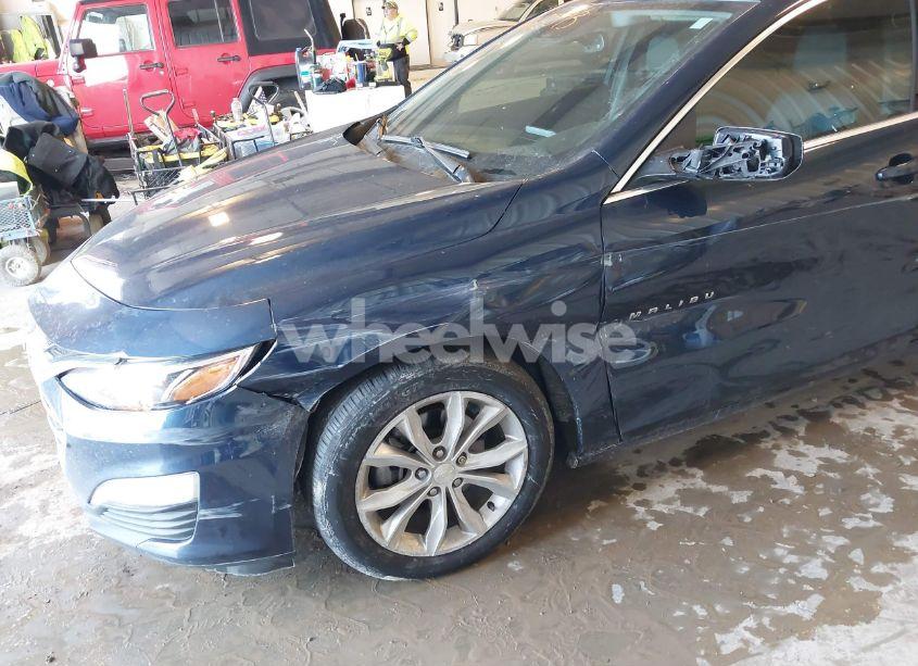 Photo 6 of 2019 Chevrolet Malibu LT (VIN 1G1ZD5ST9KF132781)