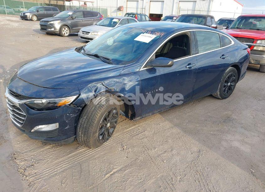 Photo 2 of 2019 Chevrolet Malibu LT (VIN 1G1ZD5ST9KF140279)