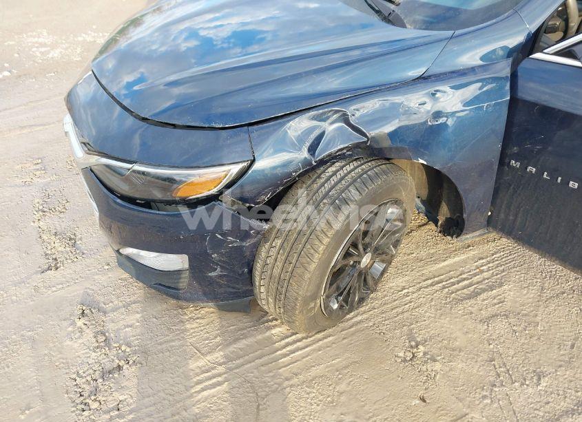 Photo 6 of 2019 Chevrolet Malibu LT (VIN 1G1ZD5ST9KF140279)