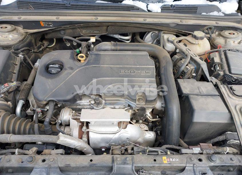 Photo 10 of 2019 Chevrolet Malibu LT (VIN 1G1ZD5ST9KF145045)