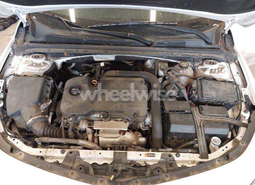 Photo 10 of 2019 Chevrolet Malibu LT (VIN 1G1ZD5ST9KF175131)