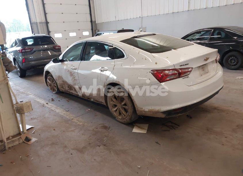 Photo 3 of 2019 Chevrolet Malibu LT (VIN 1G1ZD5ST9KF175131)