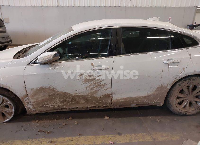 Photo 6 of 2019 Chevrolet Malibu LT (VIN 1G1ZD5ST9KF175131)