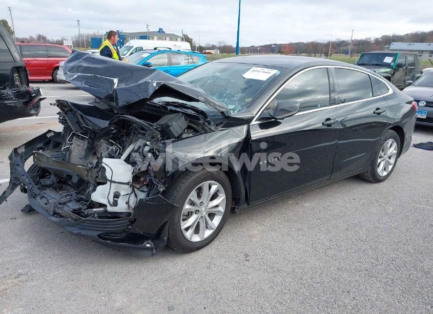 Photo 2 of 2019 Chevrolet Malibu LT (VIN 1G1ZD5ST9KF180538)