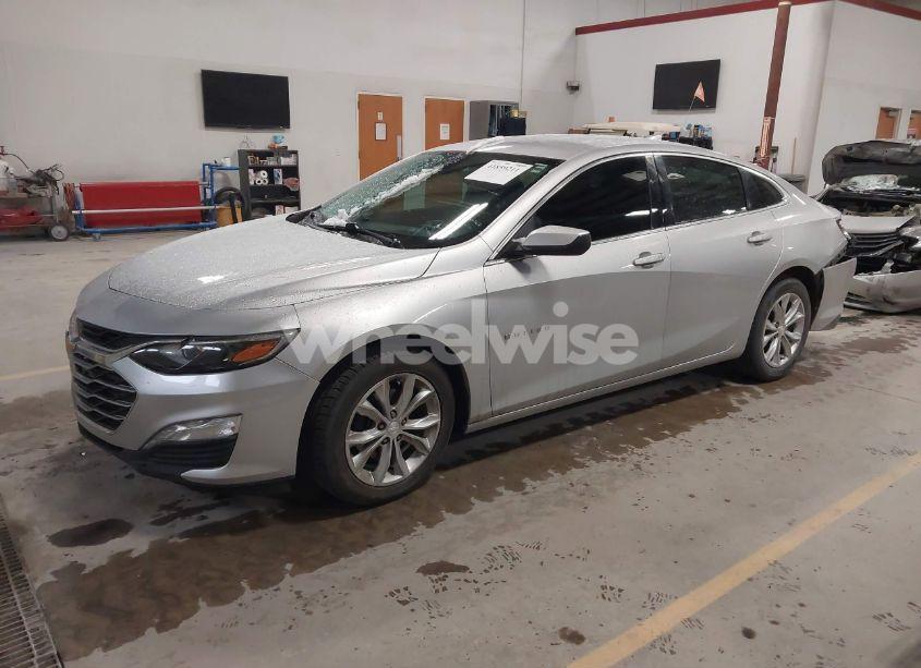 Photo 2 of 2019 Chevrolet Malibu LT (VIN 1G1ZD5ST9KF188123)