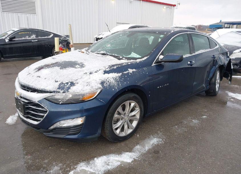 Photo 2 of 2019 Chevrolet Malibu LT (VIN 1G1ZD5ST9KF196691)