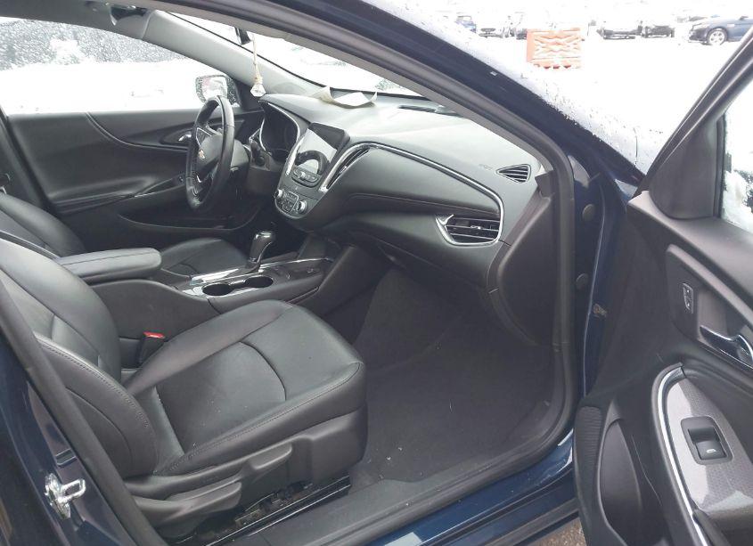 Photo 5 of 2019 Chevrolet Malibu LT (VIN 1G1ZD5ST9KF196691)