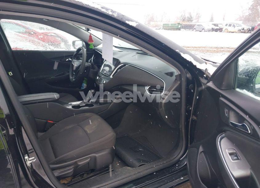 Photo 5 of 2019 Chevrolet Malibu LT (VIN 1G1ZD5ST9KF198702)