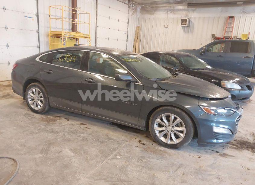 2019 Chevrolet Malibu LT (VIN 1G1ZD5ST9KF206622) main photo
