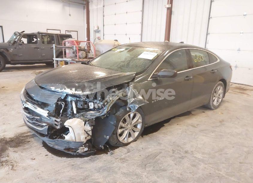 Photo 2 of 2019 Chevrolet Malibu LT (VIN 1G1ZD5ST9KF206622)