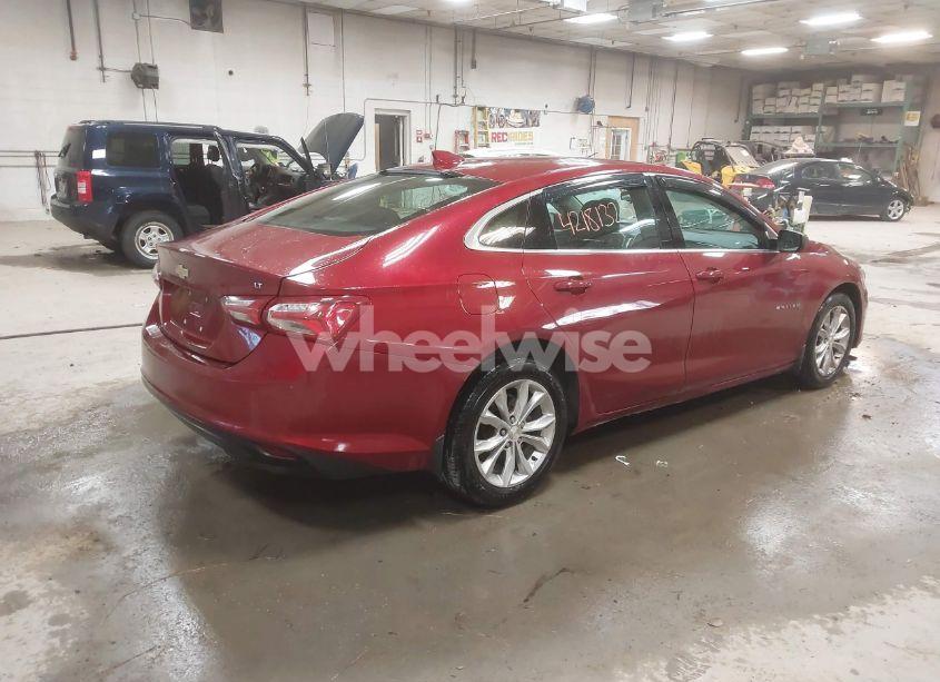 Photo 4 of 2019 Chevrolet Malibu LT (VIN 1G1ZD5ST9KF209813)