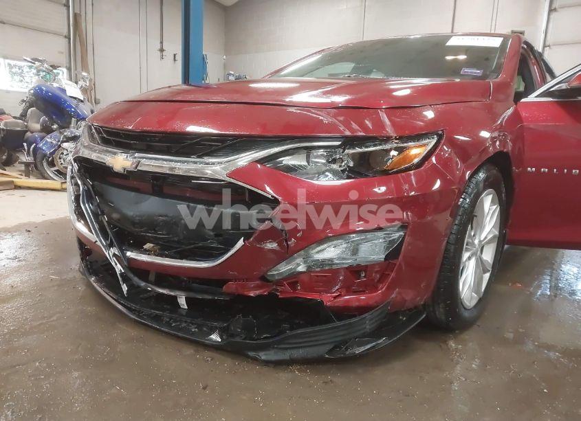 Photo 6 of 2019 Chevrolet Malibu LT (VIN 1G1ZD5ST9KF209813)