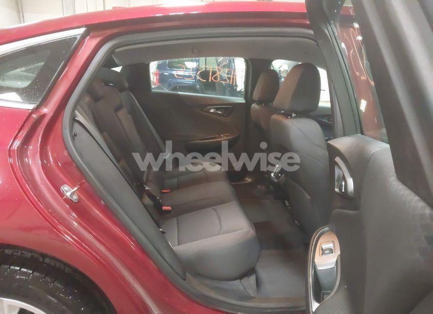 Photo 8 of 2019 Chevrolet Malibu LT (VIN 1G1ZD5ST9KF209813)