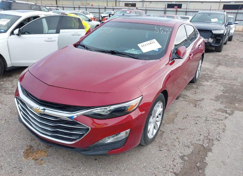 Photo 2 of 2020 Chevrolet Malibu FWD LT (VIN 1G1ZD5ST9LF000928)