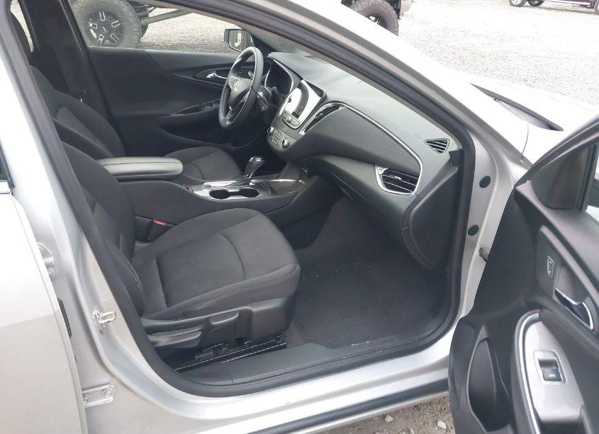 Photo 5 of 2020 Chevrolet Malibu FWD LT (VIN 1G1ZD5ST9LF002355)