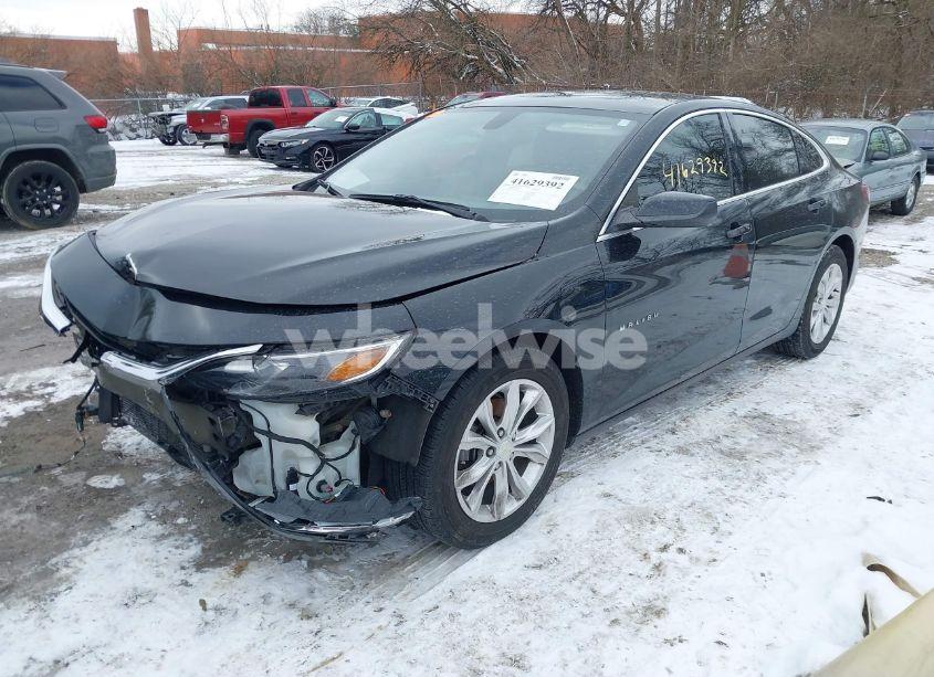 Photo 2 of 2020 Chevrolet Malibu FWD LT (VIN 1G1ZD5ST9LF027739)