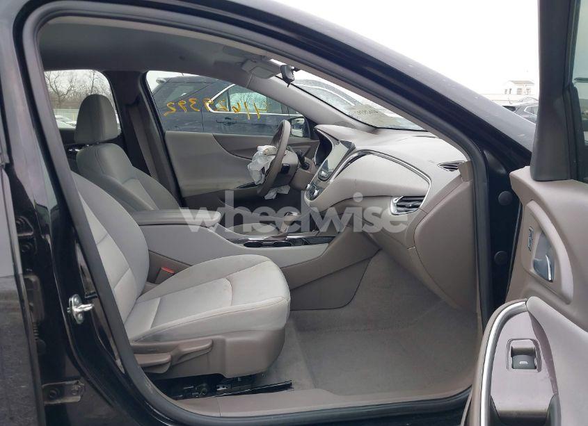 Photo 5 of 2020 Chevrolet Malibu FWD LT (VIN 1G1ZD5ST9LF027739)