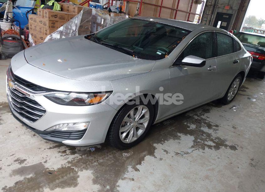 Photo 2 of 2020 Chevrolet Malibu FWD LT (VIN 1G1ZD5ST9LF029152)