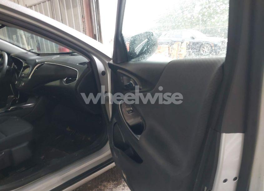 Photo 5 of 2020 Chevrolet Malibu FWD LT (VIN 1G1ZD5ST9LF029152)