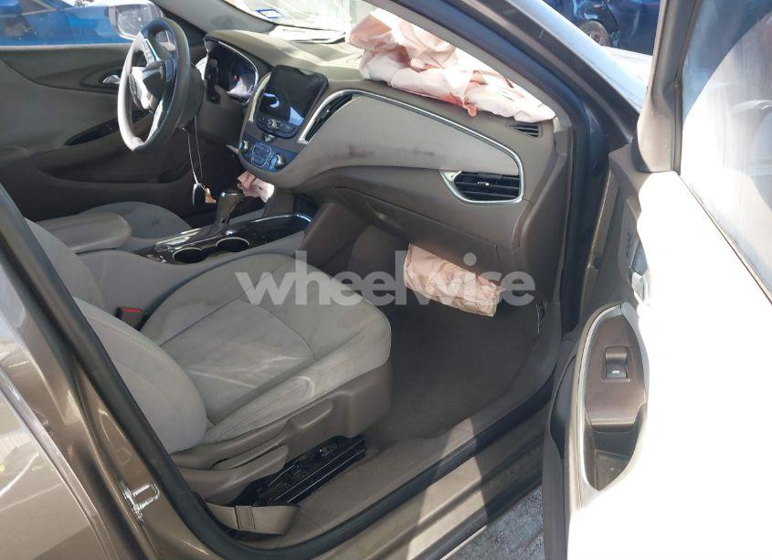 Photo 5 of 2020 Chevrolet Malibu FWD LT (VIN 1G1ZD5ST9LF035243)