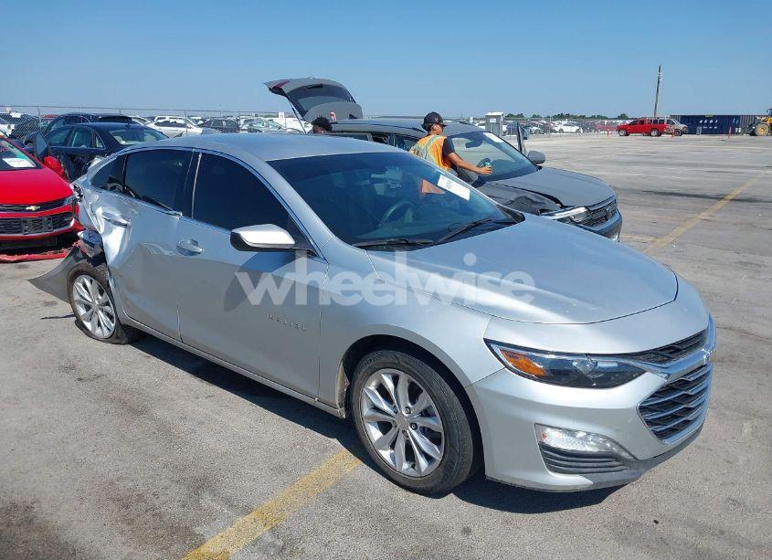 2020 Chevrolet Malibu FWD LT (VIN 1G1ZD5ST9LF037476) main photo