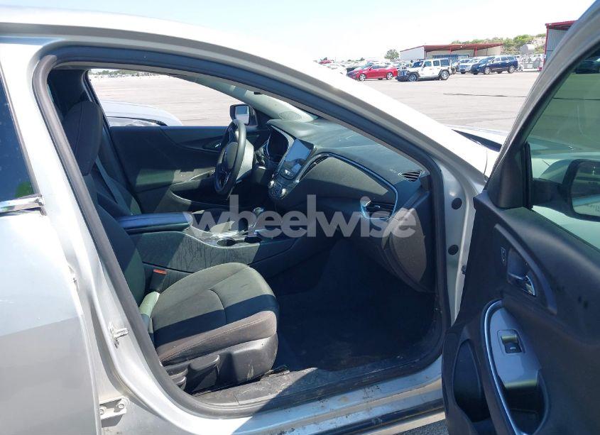 Photo 5 of 2020 Chevrolet Malibu FWD LT (VIN 1G1ZD5ST9LF037476)