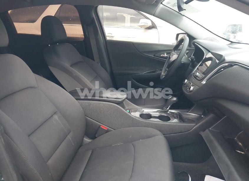 Photo 5 of 2020 Chevrolet Malibu FWD LT (VIN 1G1ZD5ST9LF045755)