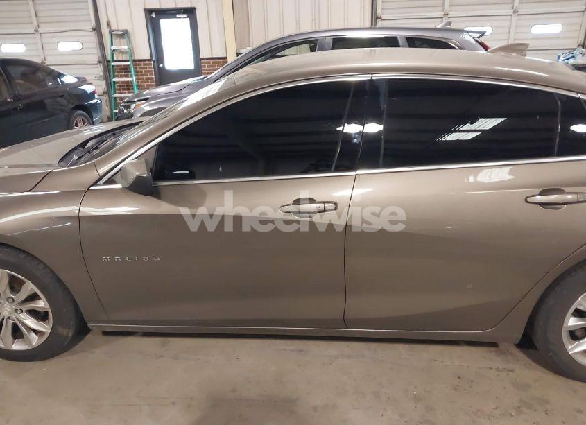 Photo 14 of 2020 Chevrolet Malibu FWD LT (VIN 1G1ZD5ST9LF053094)