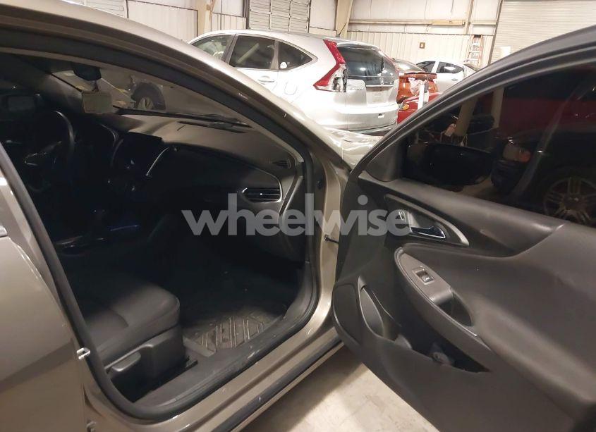 Photo 5 of 2020 Chevrolet Malibu FWD LT (VIN 1G1ZD5ST9LF053094)