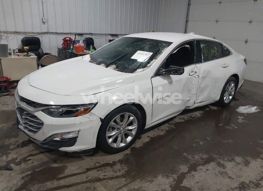 Photo 2 of 2020 Chevrolet Malibu FWD LT (VIN 1G1ZD5ST9LF053533)