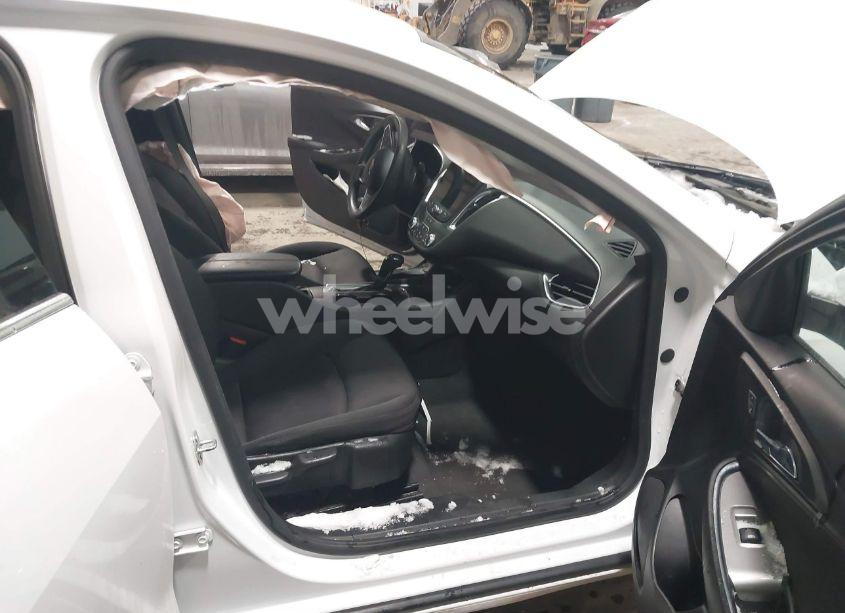 Photo 5 of 2020 Chevrolet Malibu FWD LT (VIN 1G1ZD5ST9LF053533)