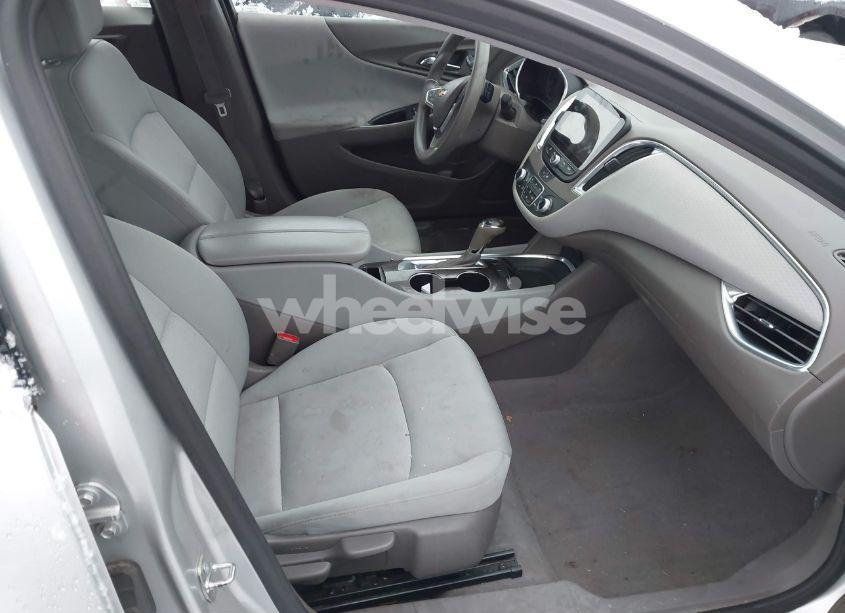 Photo 5 of 2020 Chevrolet Malibu FWD LT (VIN 1G1ZD5ST9LF053841)