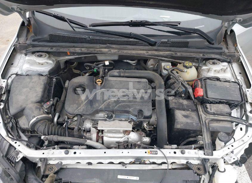 Photo 10 of 2020 Chevrolet Malibu FWD LT (VIN 1G1ZD5ST9LF062393)
