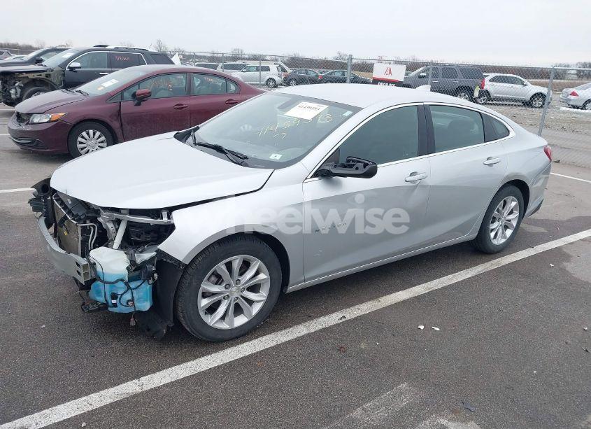 Photo 2 of 2020 Chevrolet Malibu FWD LT (VIN 1G1ZD5ST9LF062393)