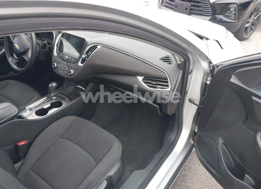 Photo 5 of 2020 Chevrolet Malibu FWD LT (VIN 1G1ZD5ST9LF062393)