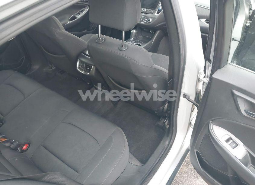 Photo 8 of 2020 Chevrolet Malibu FWD LT (VIN 1G1ZD5ST9LF062393)