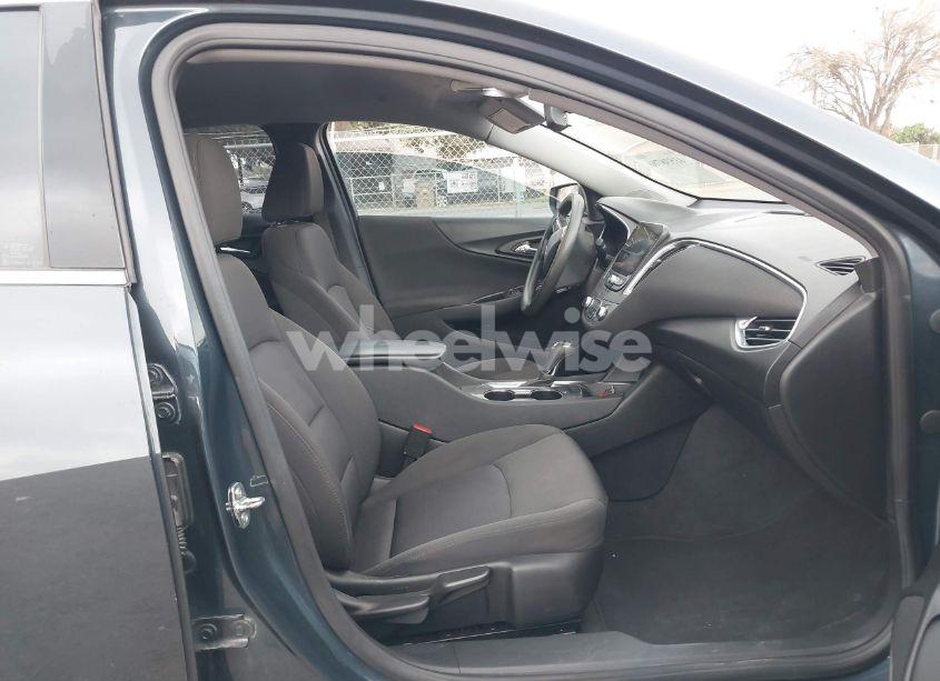 Photo 5 of 2020 Chevrolet Malibu FWD LT (VIN 1G1ZD5ST9LF075094)