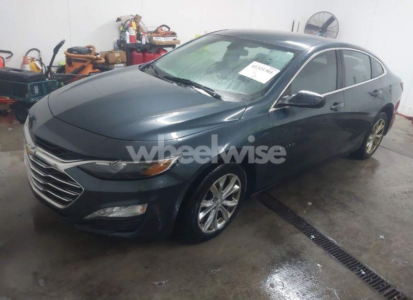 Photo 2 of 2020 Chevrolet Malibu FWD LT (VIN 1G1ZD5ST9LF075130)